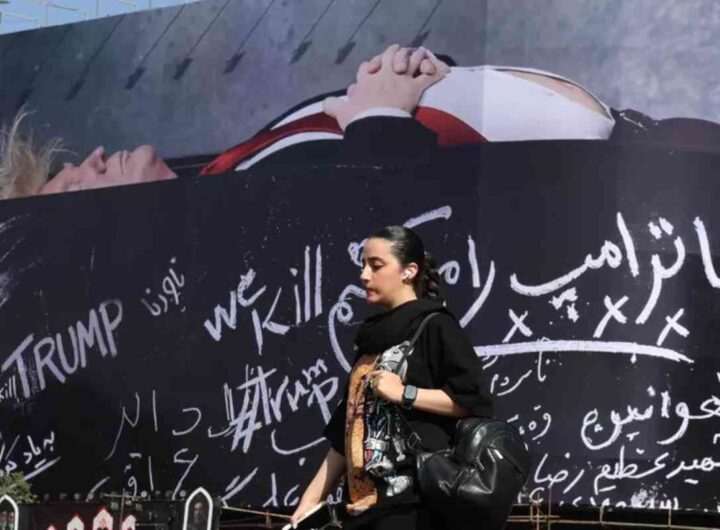 trump murales teheran