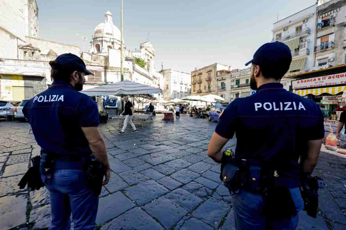 Agguato nella notte nel centro di Napoli, 32enne ucciso mentre era a bordo di uno scooter