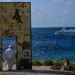 Papa Leone attraversa la Porta d'Europa
