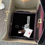 Una delle pistole personalizzate regalate da Erdogan ai leader nato