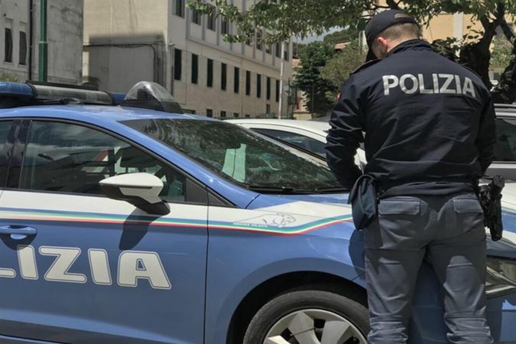 Una volante della polizia