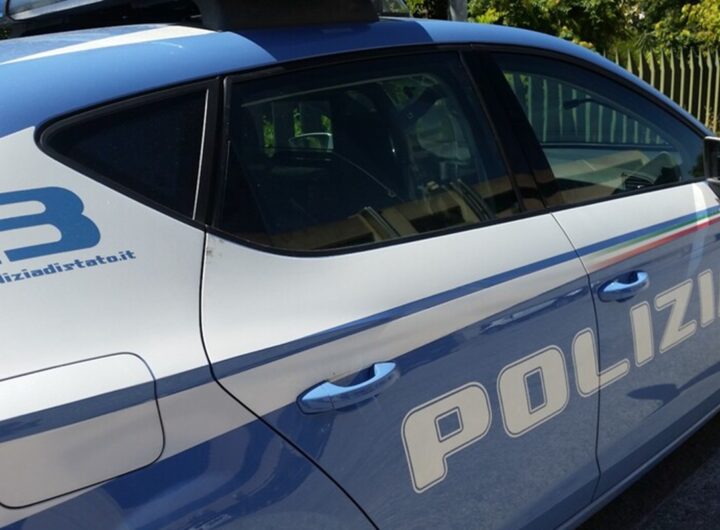Una volante della polizia