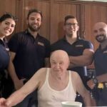 poliziotti Torino aiutano anziano solo