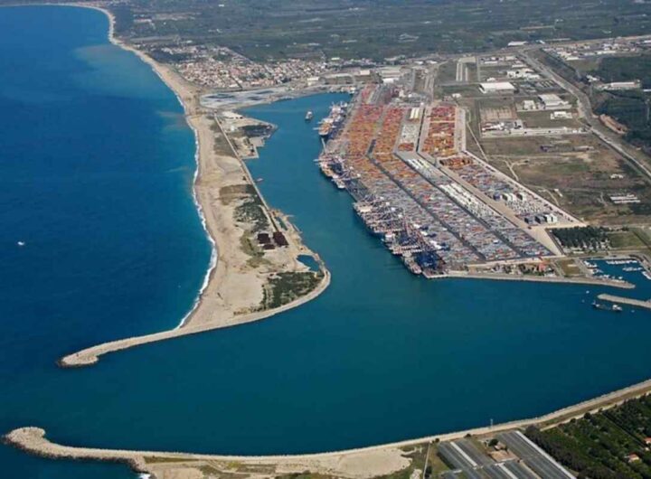 Il porto di Gioia Tauro in Calabria