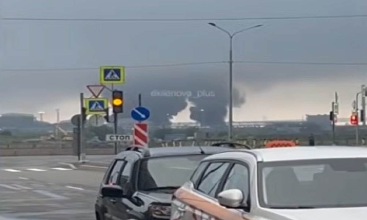 Droni ucraini attaccano San Pietroburgo, a fuoco terminal petrolifero