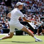 Jannik Sinner agli ottavi a Wimbledon, ha battuto lo statunitense Brooksby in tre set: ora affronterà il giapponese Mochizuki
