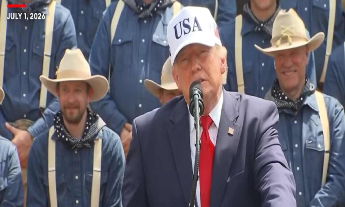 Trump e la battuta sull'incesto: "Guardate che belli i miei due figli, potremmo fare un threesome"