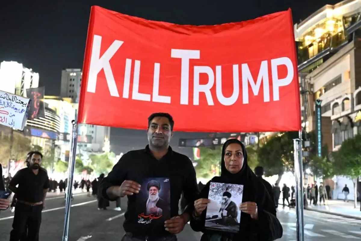 Usa bombardano di nuovo l’Iran per rappresaglia, Teheran: “Almeno 14 morti”. E reagisce colpendo il Kuwait e il Bahrein