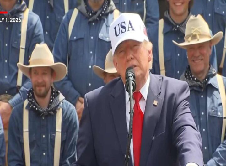 Trump e la battuta sull'incesto: "Guardate che belli i miei due figli, potremmo fare un threesome"
