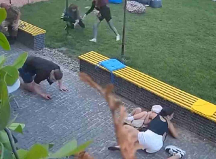 Il video della donna che in Ucraina protegge con il suo corpo una bambina durante un attacco russo