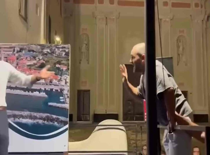 Vannacci parla ad un comizio in Liguria