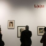 persone a un museo