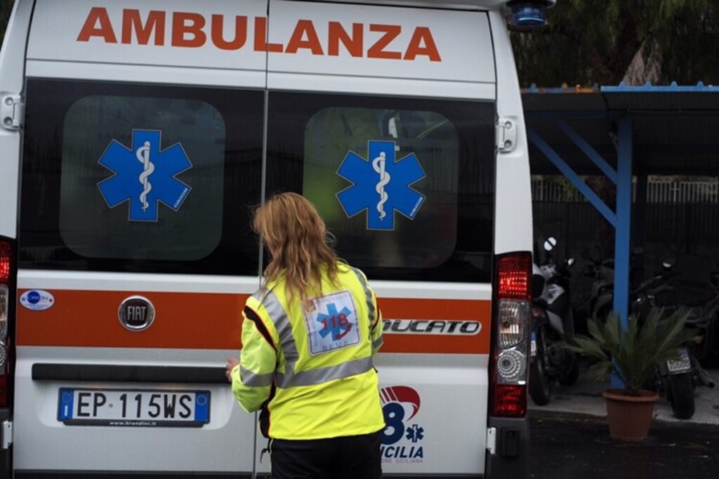 Un'ambulanza