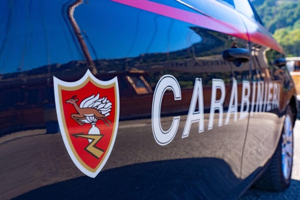 Una volante dei carabinieri