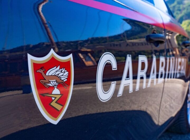 Una volante dei carabinieri
