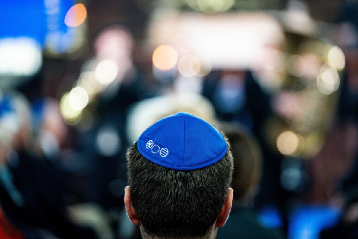 ebreo con la kippah