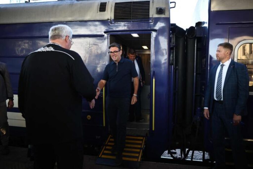 il premier britannico burnham a kiev