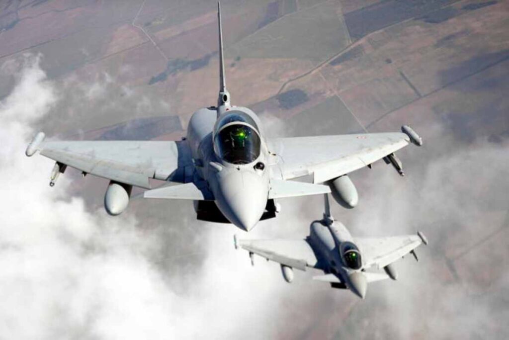 Caccia italiano in volo in Lettonia