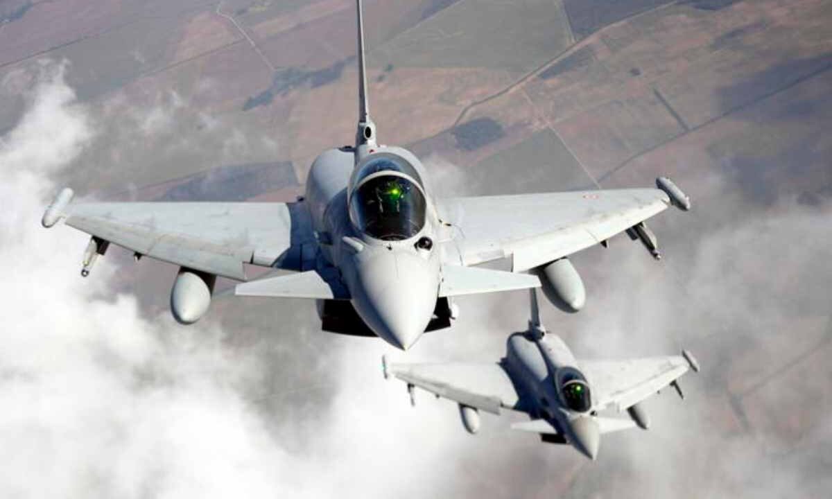 Caccia italiano in volo in Lettonia