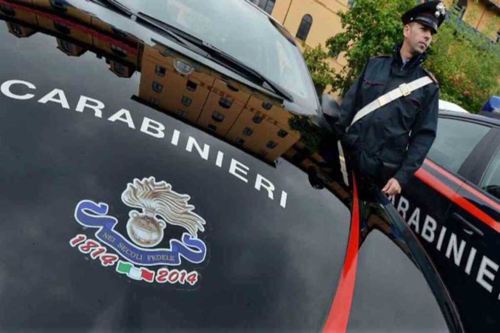 Un'auto dei Carabinieri