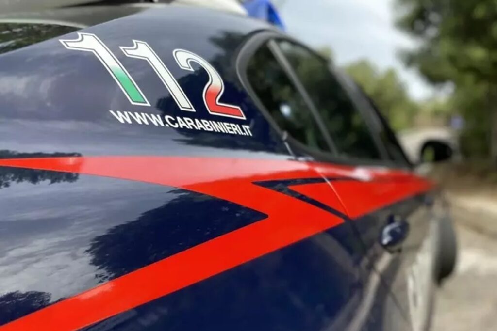 Una volante dei carabinieri