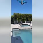 Il video del drone Amazon che consegna il pacco facendolo cadere nella piscina