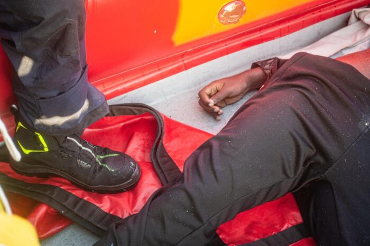 cadaveri sulla nave emergency