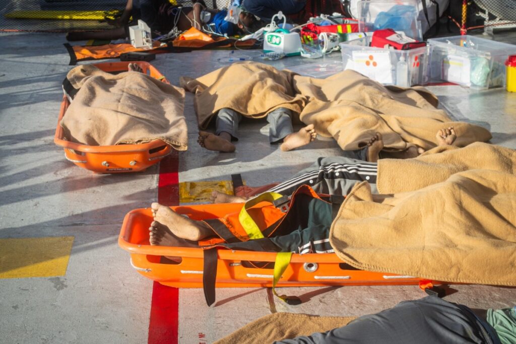 cadaveri sulla nave emergency