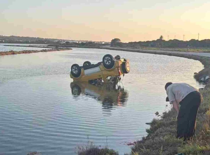 L'auto finita nella salina a Formentera