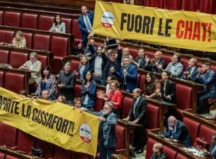 La protesta M5s alla Camera