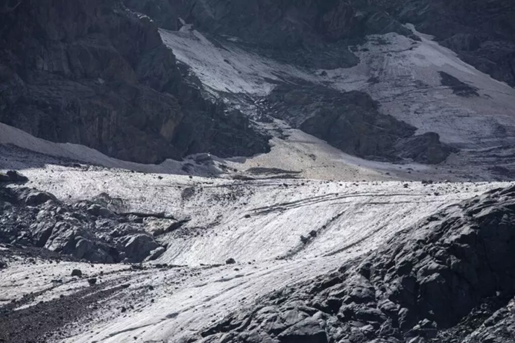 Il ghiacciaio si scioglie e fa riemergere i corpi di due alpinisti scomparsi nel 1992