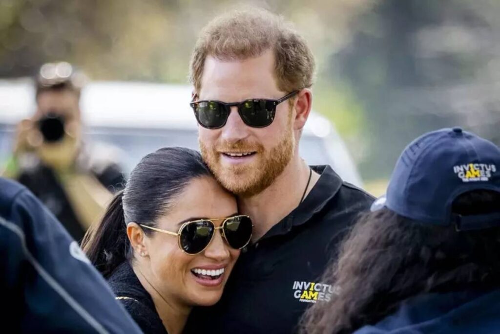 Harry e Meghan tornano a vivere in Gran Bretagna ma continueranno a non far parte della Royal Family