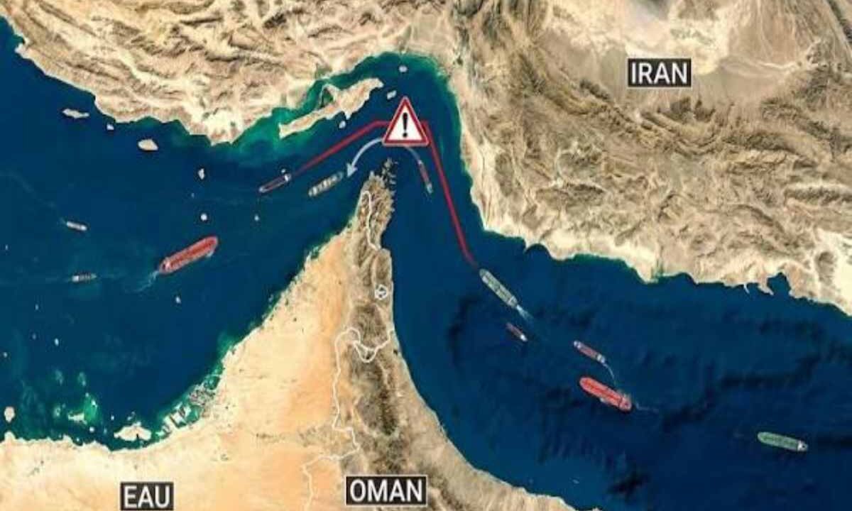 Una elaborazione grafica mostra la parte di Hormuz controllata dall'Iran e quella controllata dall'Oman