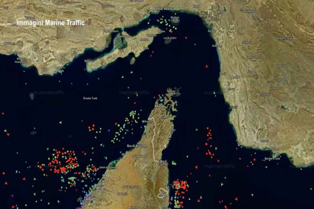Navi nello stretto di Hormuz