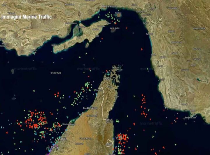 Navi nello stretto di Hormuz