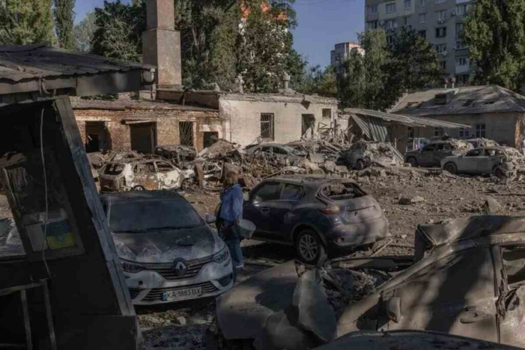 Kiev sotto le bombe russe: colpiti anche un ospedale pediatrico e una scuola, 12 morti
