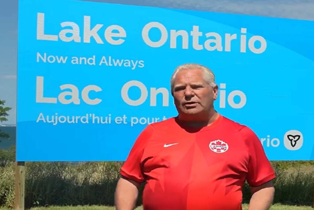 Il video del Canada che risponde alla provocazione di Trump con il cartello con su scritto "Lago Ontario"