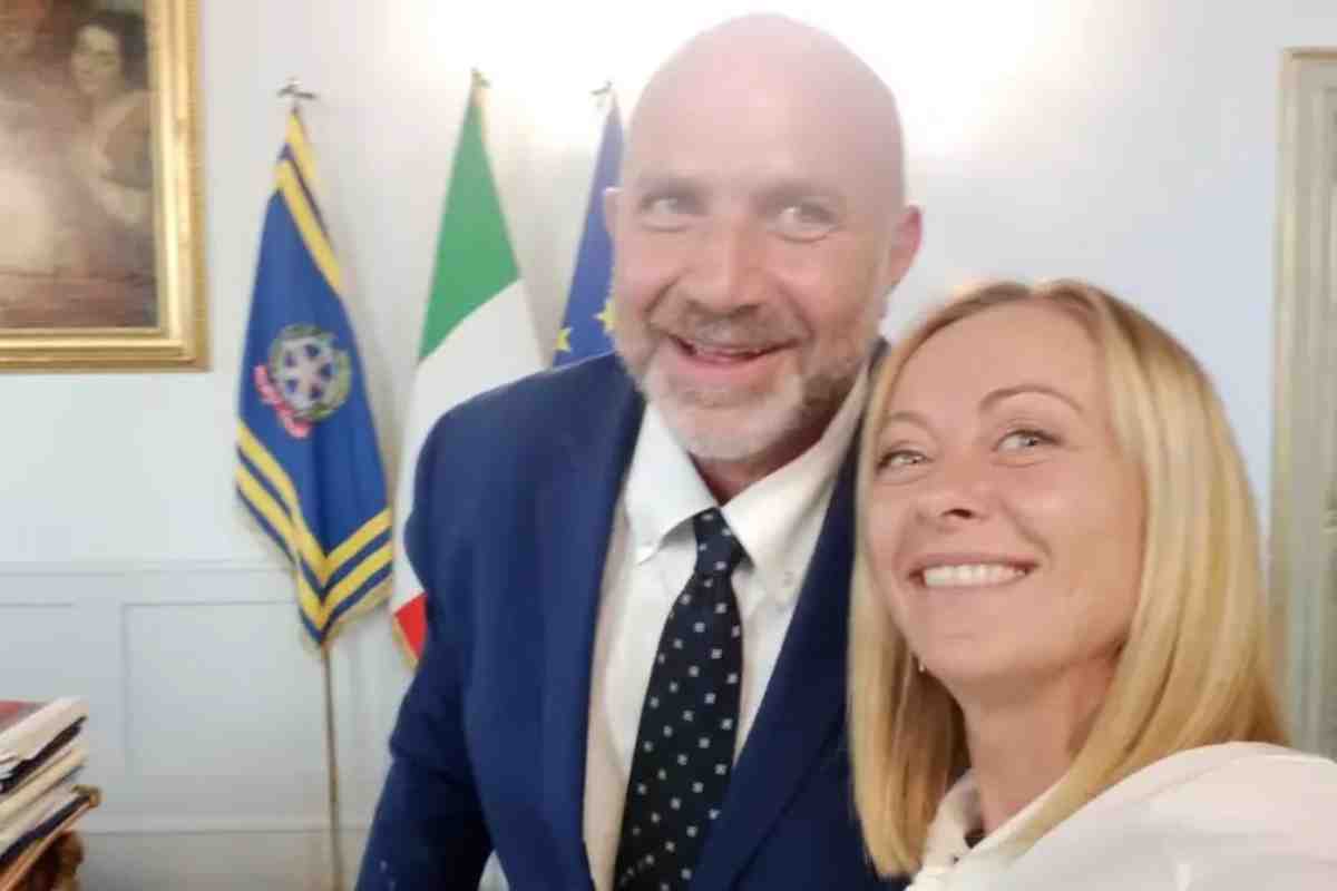 Giorgia Meloni con il sindaco di Amatrice Giorgio Cortellesi