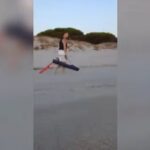ll video dell'operaio che in Sardegna sdradica gli ombrelloni lasciati in spiaggia di notte per occupare il posto