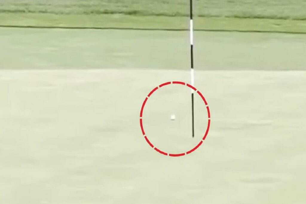 Il video di Trump che gioca a golf: "Ho del talento naturale". Ma la pallina sembra essere telecomandata