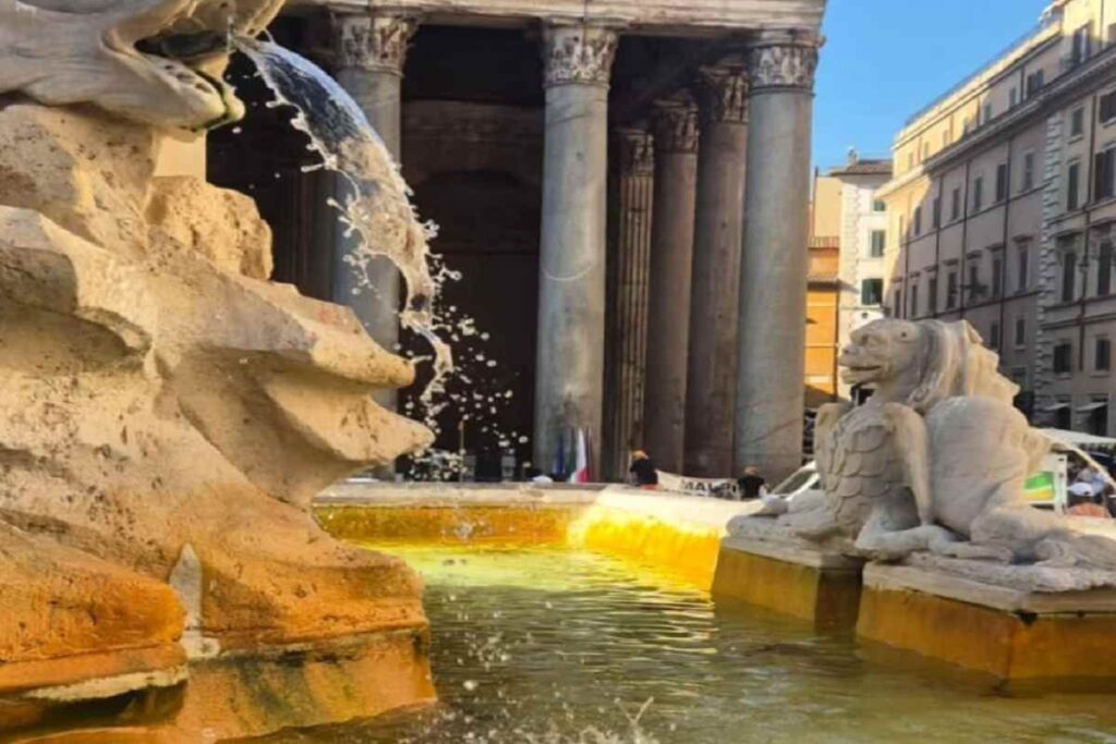 La fontana del Pantheon è gialla