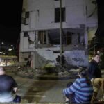 Gente in strada a Pereira dopo la scossa di terremoto