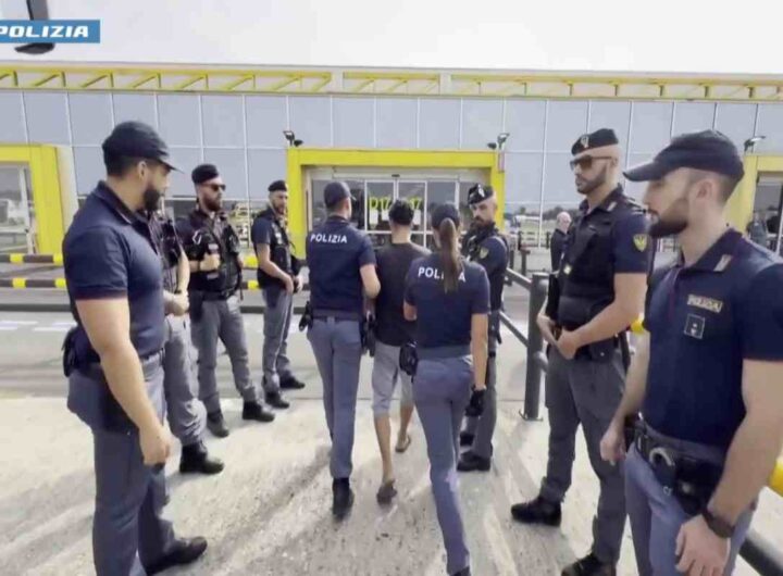 I primi casi di migranti espulsi dall'Italia con le nuove regole europee: in 23 rimpatriati in Egitto