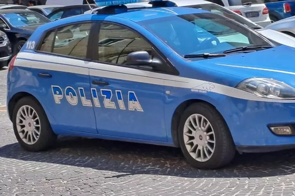 Una volante della polizia