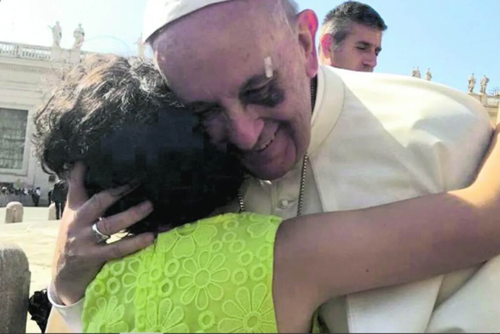 Ana Pinto con Papa Francesco