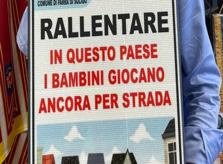 "In questo paese i bambini giocano ancora per strada", i cartelli del comune di Farra di Soligo