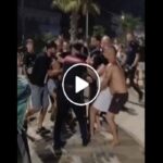 Coltellate e sedie che volano, il video della megarissa scoppiata in spiaggia a Ferragosto a Mondragone