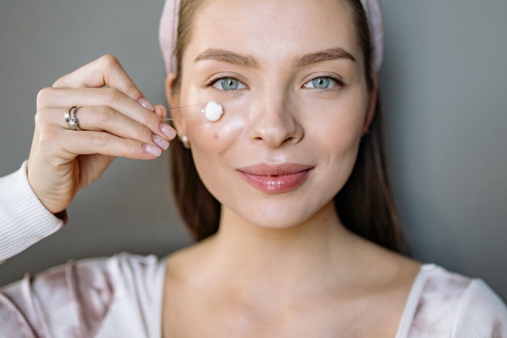 mettere una crema viso