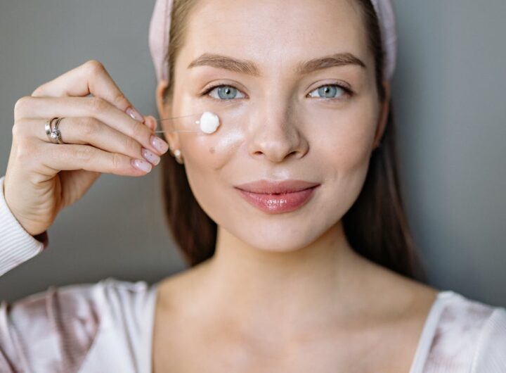 mettere una crema viso