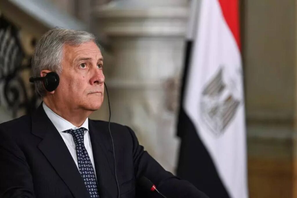 Tajani: "Nello sport e sui mercati a vincere è l'Italia brava nel fare squadra"